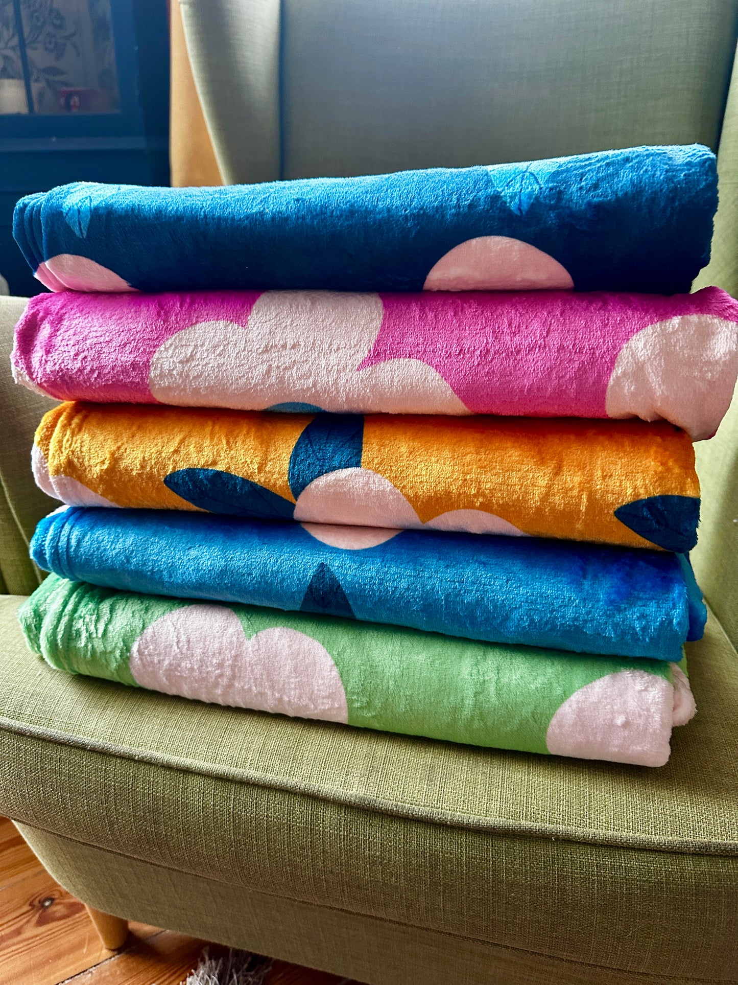 Retro Floral Rose Pink Large Ultra Plush Cuddle Soft Fleece Blanket/Throw