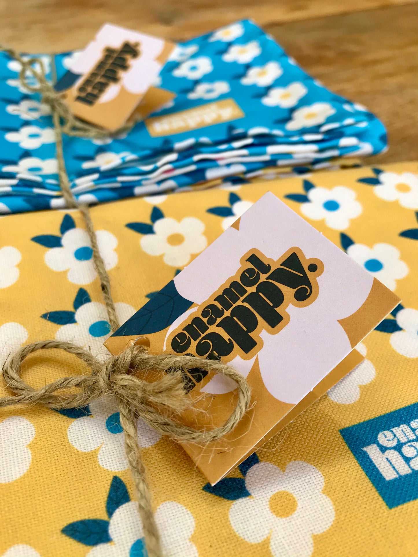 A Pair Colourful Tea Towels Pretty Retro Print - Enamelhappy - Various Colours - Enamelhappy