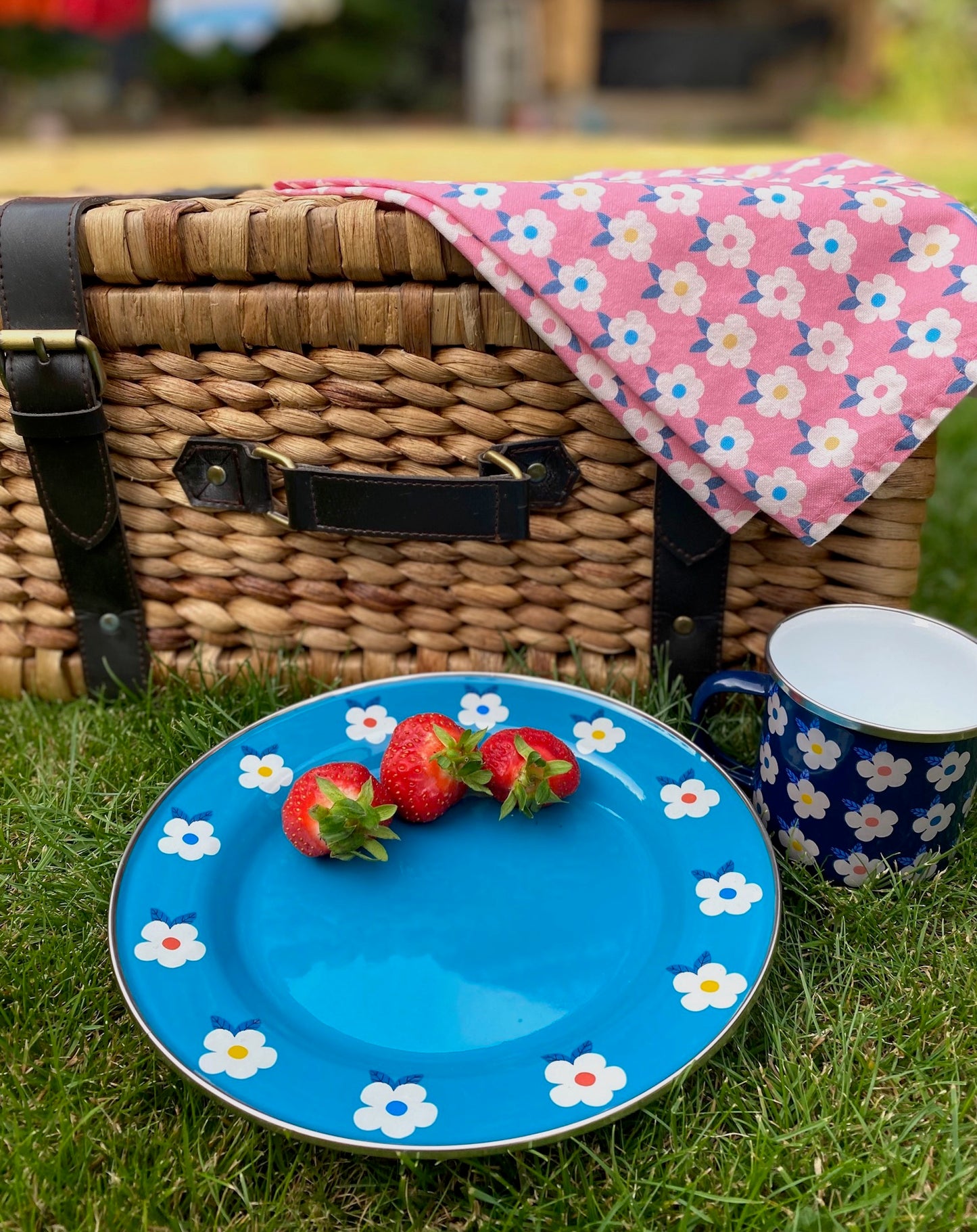 Joli ensemble de camping assiette et tasse en émail - Fleurs rétro colorées -Enamelhappy