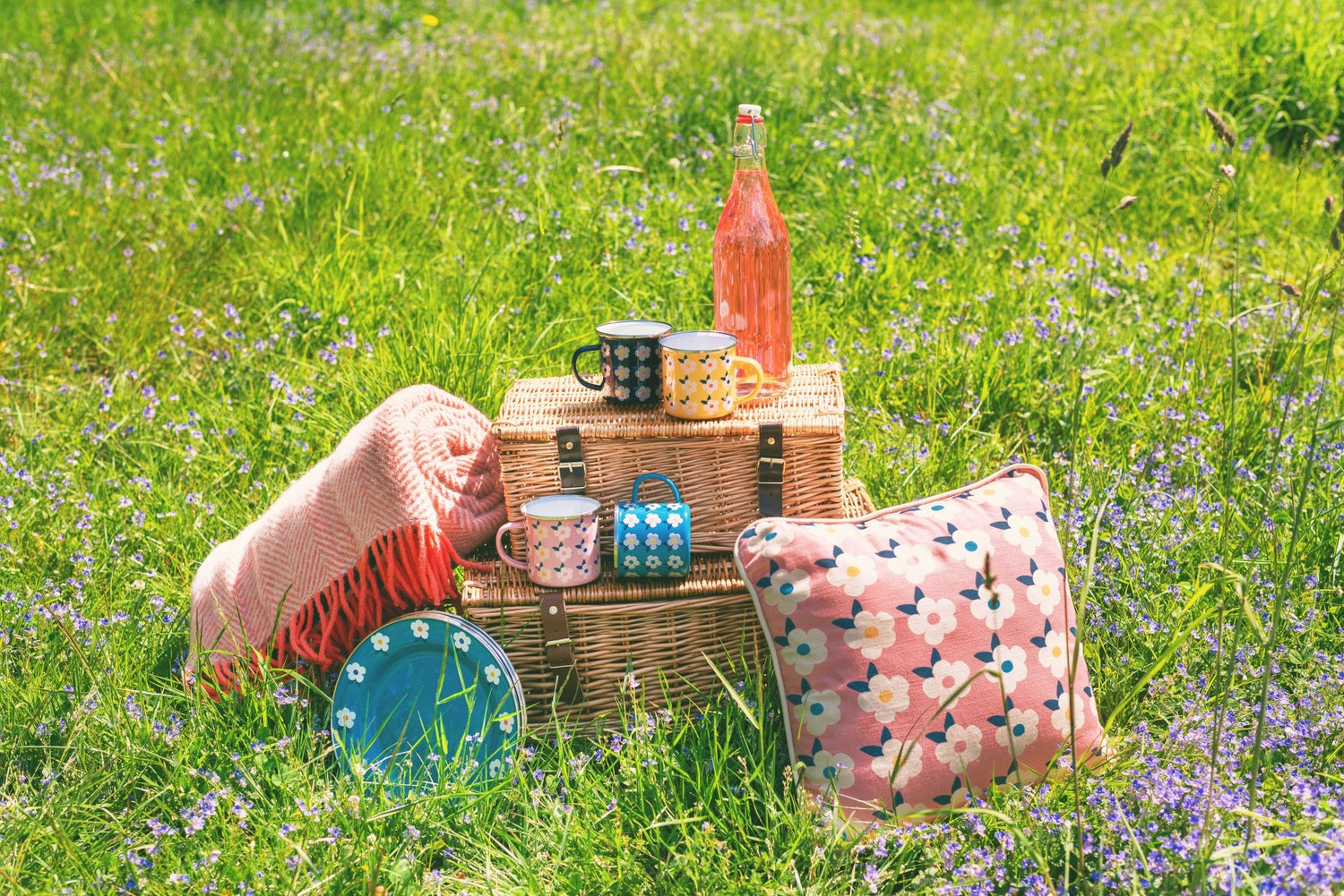 Picnic in Colourful Style - Enamelhappy