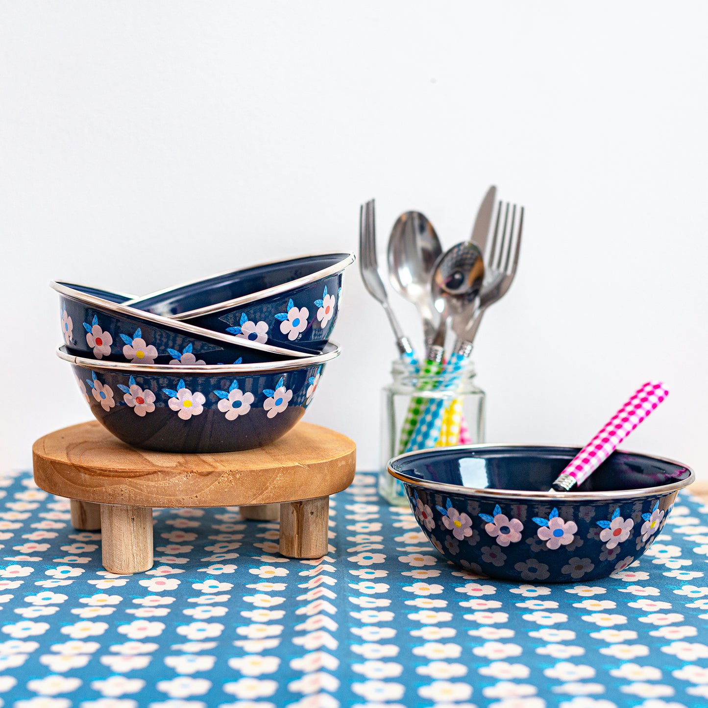 Beautiful Enamel Bowls in Midnight Navy Blue Retro Daisy Floral Print - Enamelhappy