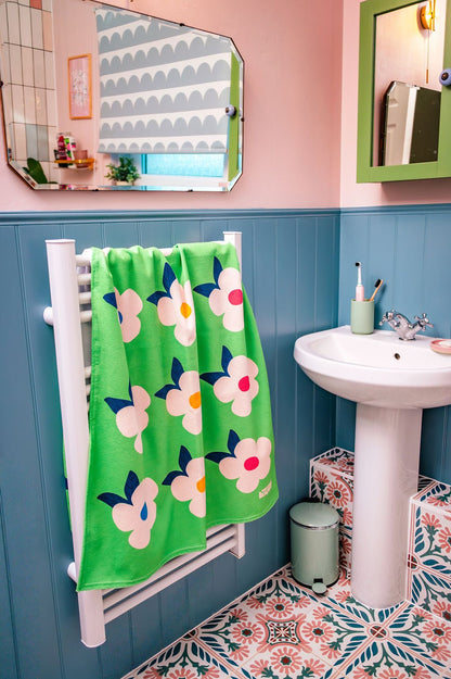 Retro Floral Meadow Green Beach/Bath Towel - Fast - Drying & Large - Enamelhappy