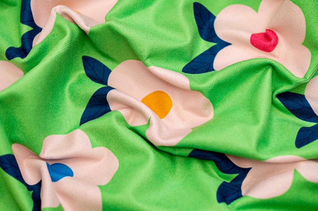 Retro Floral Meadow Green Beach/Bath Towel - Fast - Drying & Large - Enamelhappy