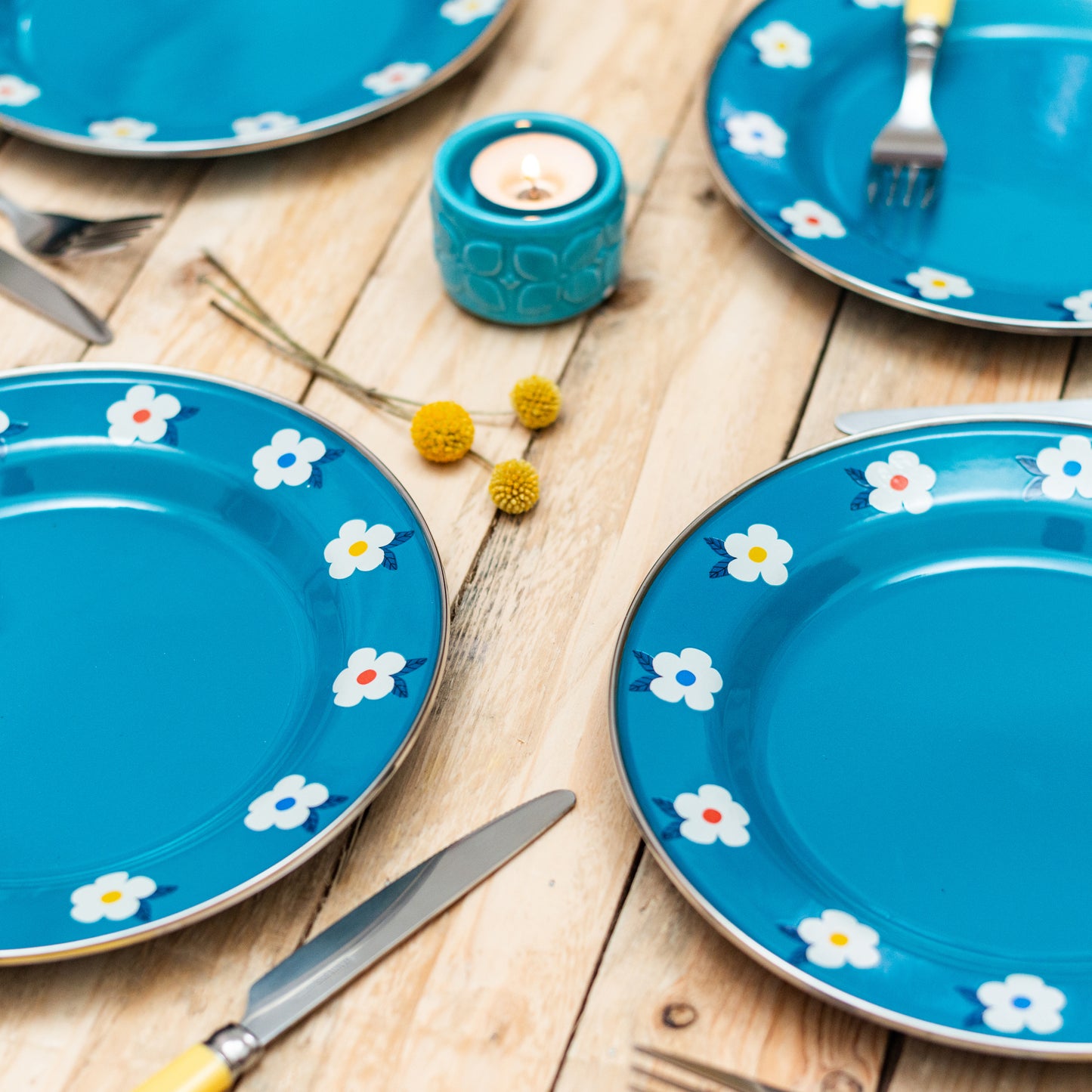 Paire de belles assiettes en émail bleu sarcelle océan rétro floral - Emailhappy