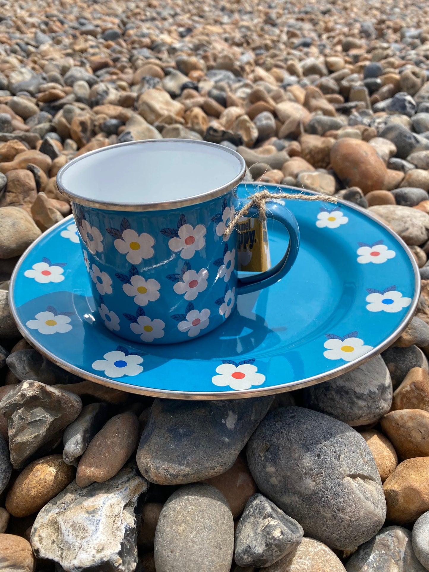 Pretty Camping Set Enamel Plate and Mug - Colourful Retro Flowers -Enamelhappy