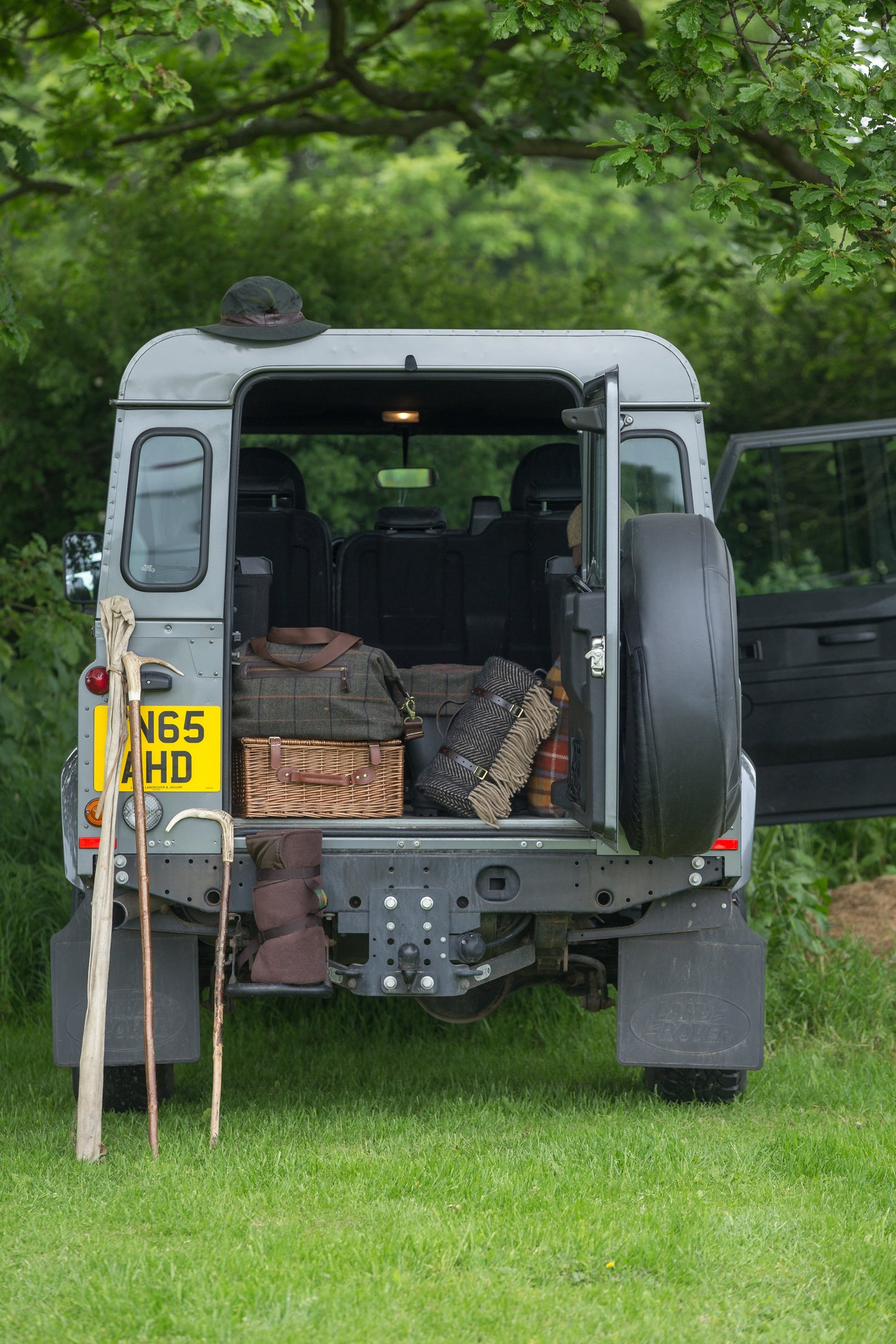 Polo Picnic Rug Blanket Herringbone Vintage/Brown with Leather Straps - Beautiful Tweedmill - Enamelhappy